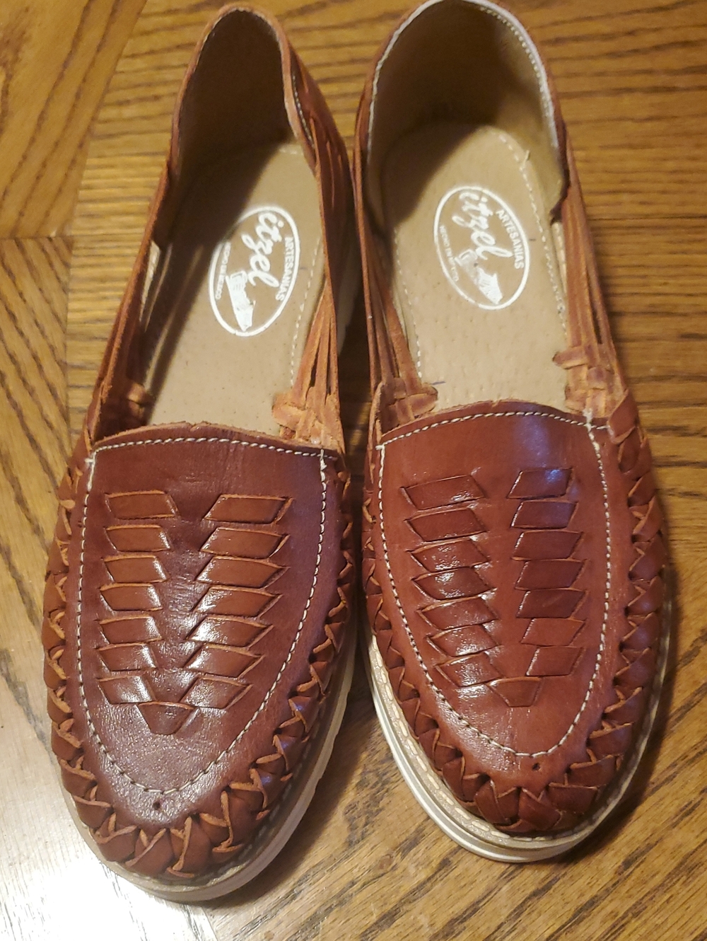 Womens Brown Handwoven Itzel Leather Loafers Size 7. Like New.